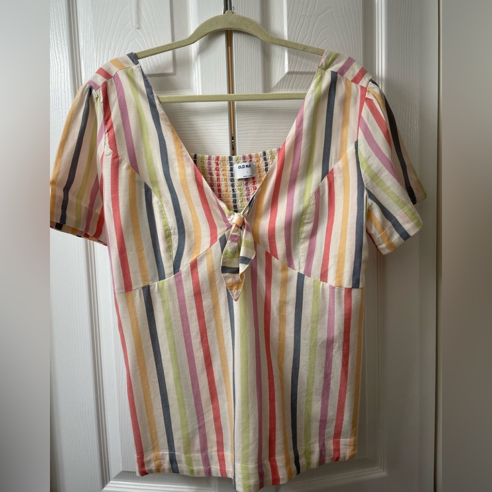 Old Navy women’s size large striped shirt.  Very soft.